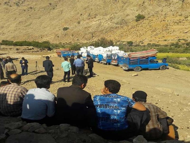 وسایل ضروری زندگی بین 10روستای محروم اندیکا توزیع شد