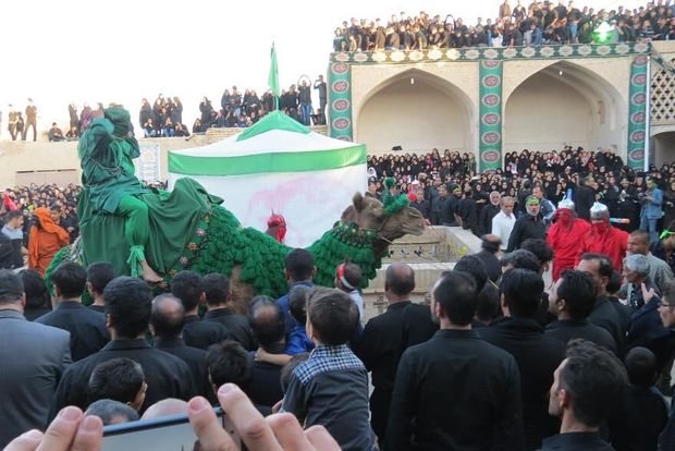 آیین سنتی خیمه سوزان در نایین برگزار شد