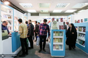 غرفه موسسه تنظیم و نشر آثار امام خمینی(س) در نمایشگاه بین المللی کتاب تهران