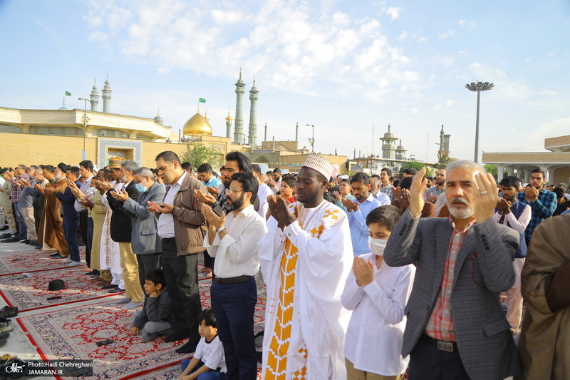 نماز عید سعید فطر در حرم مطهر حضرت معضومه (س)