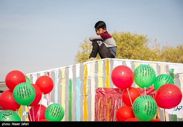 جشن یلدا برای بچه های کوره‌های آجرپزی خاورشهر + تصاویر