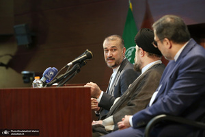 تجدید میثاق وزیر ، معاونان ومسئولان وزارت خارجه با آرمان های حضرت امام (س)
