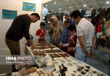 فروش قریب به یک میلیارد تومان صنایع دستی در نمایشگاه ملی صنایع دستی تبریز