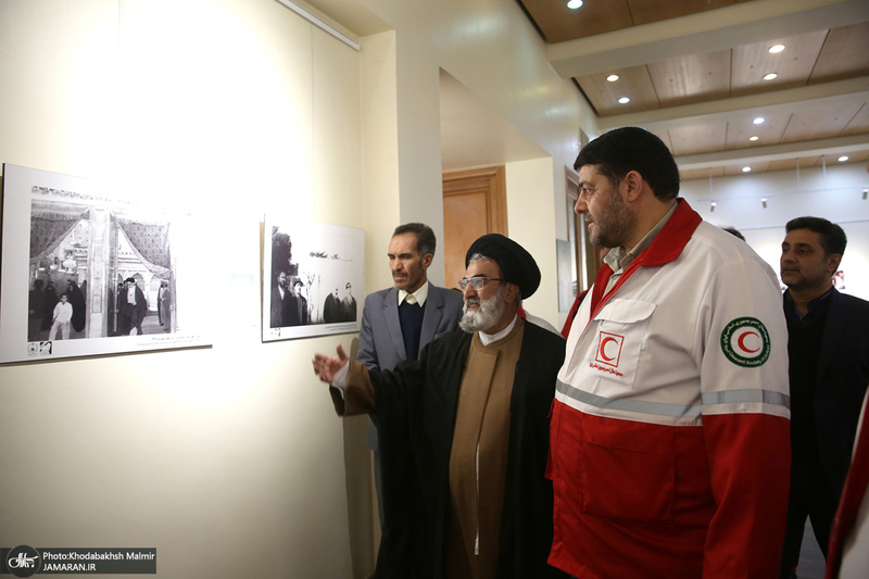 بازدید رئیس جمعیت هلال‌احمر  از بیت تاریخی حضرت امام در خمین