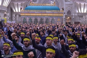 گردهمایی مسئولین بسیج دانشجویی و طلاب بسیجی در حرم امام با سخنرانی رئیس‌جمهور پزشکیان (17)