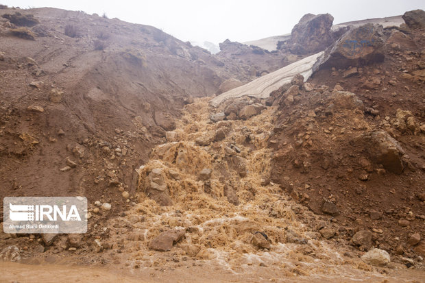 راه ارتباطی ۲۸ روستای چهارمحال و بختیاری بر اثر سیلاب بسته شد