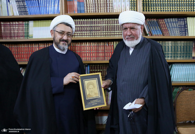 دیدار رئیس موسسه تنظیم و نشر آثار امام خمینی (س) با رئیس مدرسه امام خمینی و  رئیس موسسه الغری در نجف اشرف 