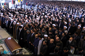 اقامه نماز رهبر معظم انقلاب بر پیکر حجت‌الاسلام والمسلمین هاشمی رفسنجانی