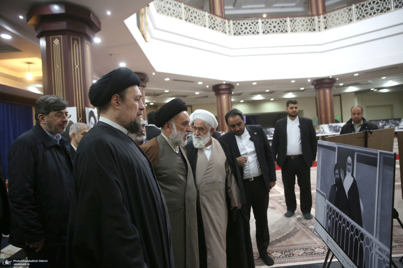 بازدید سید حسن خمینی از نمایشگاع عکس امام امت