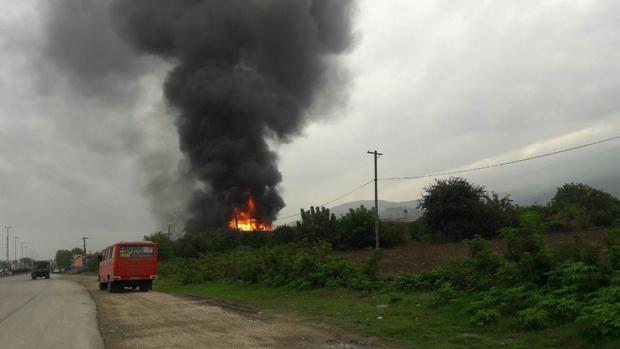 مصدومیت یک آتش نشان در آتش سوزی کارخانه ریسندگی و بافندگی بهشهر