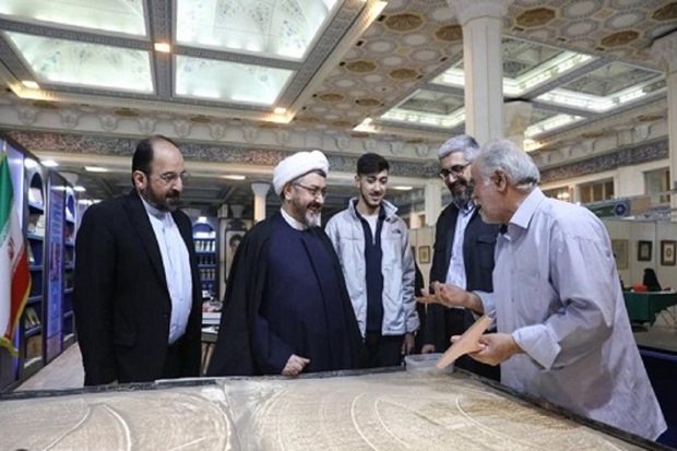 Dr. Komsari, head of institute visits international Quranic exhibition in Iranian capital, Tehran