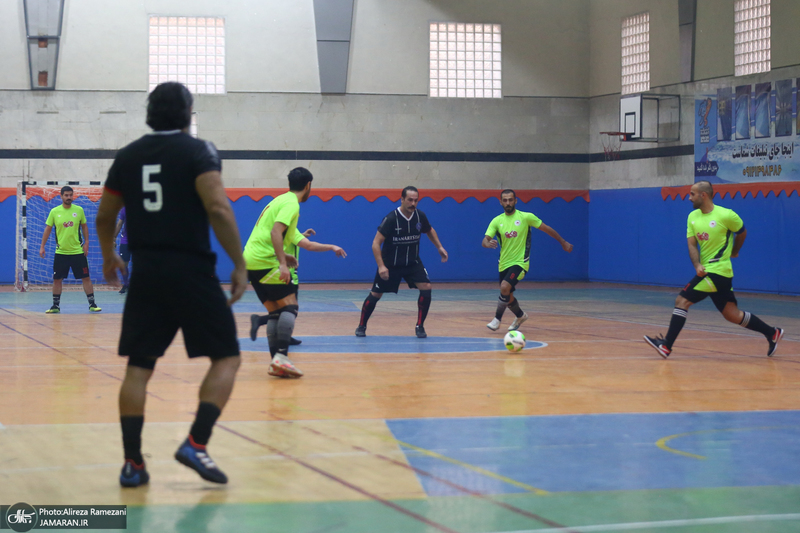مسابقه فوتسال خیریه بین تیم هنرمندان و منتخب بنیاد حضرت زینب (س)