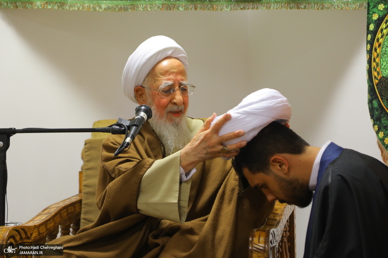 عمامه گذاری طلاب به مناسبت نیمه شعبان