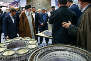 بازدید رهبر انقلاب از نمایشگاه دستاوردها و توانمندی‌های بخش خصوصی