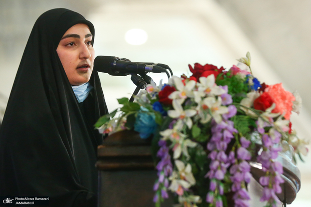 تهدید رهبر عزیزمان توسط تو، مثل رجزخوانی مگس برای سیمرغ است