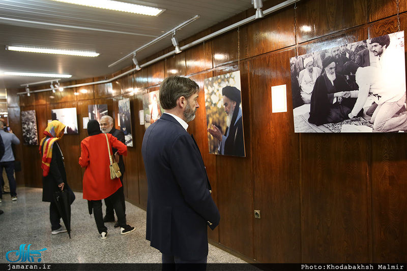 بازدید گردشگران آلمانی و اتریشی از بیت امام خمینی (س) در جماران 