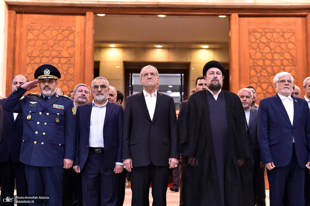 رئیس‌جمهور و اعضای دولت با آرمان‌های حضرت امام خمینی تجدید میثاق  کردند/ پزشکیان: اختلافات جناحی، حزبی و گروهی نباید مانع رفع مشکلات مردم شود/ سید حسن خمینی: مهمترین داستان روزگار ما «انسجام» است/ دولت در جنگ کارنامه بسیار درخشانی از خود بر جای گذاشت