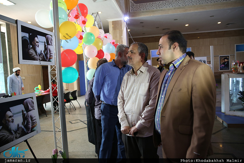 بازدید احمد مسجد جامعی از نمایشگاه عطر یاس در حرم مطهر امام خمینی (س)  /1