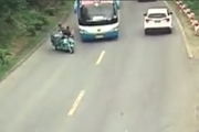 تصادف وحشتناک اتوبوس با موتور سیکلت