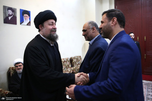 تجدیدمیثاق رئیس و جمعی از کارکنان بنیاد مستضعفان با امام راحل