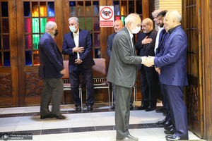 مراسم ختم مادر فرشاد مومنی