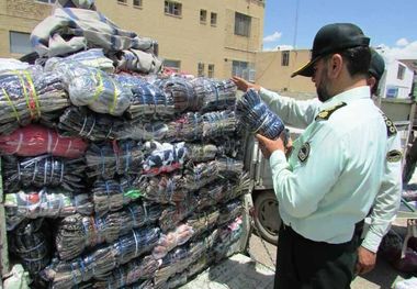 ۷۰۰ دست لباس خارجی قاچاق در سلسله کشف شد