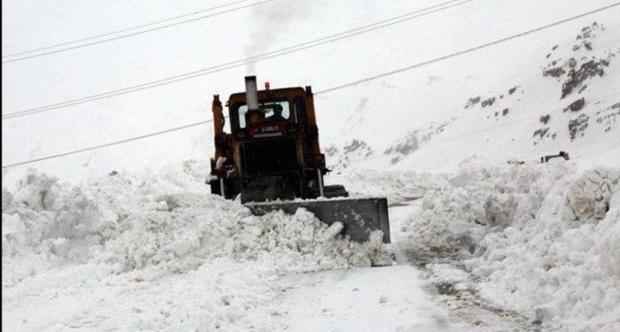 راه 226 روستای کردستان بر اثر بارش برف مسدود است