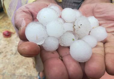 بارش تگرگ در شهرستان بهاباد وروستای زارکوئیه