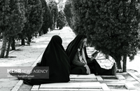 مادران شهدای دفاع مقدس هنوز با یاد و خاطره فرزندانشان زندگی می‌کنند (8)