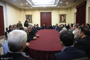 دیدار ئیس بنیاد شهید و جمعی از معانین با سید حسن خمینی