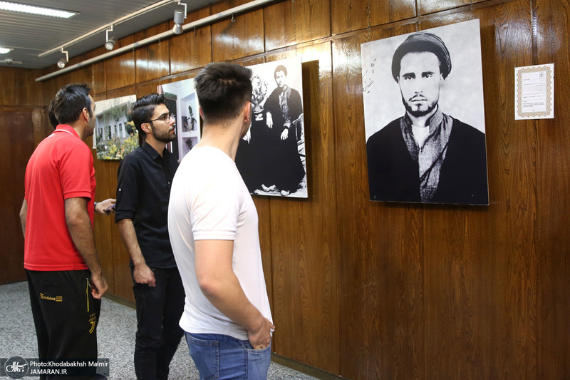 بازدید جمعی از دانشجویان دانشگاه سهند تبریز و دانشگاه شهید عباسپور تهران از بیت امام خمینی (س)