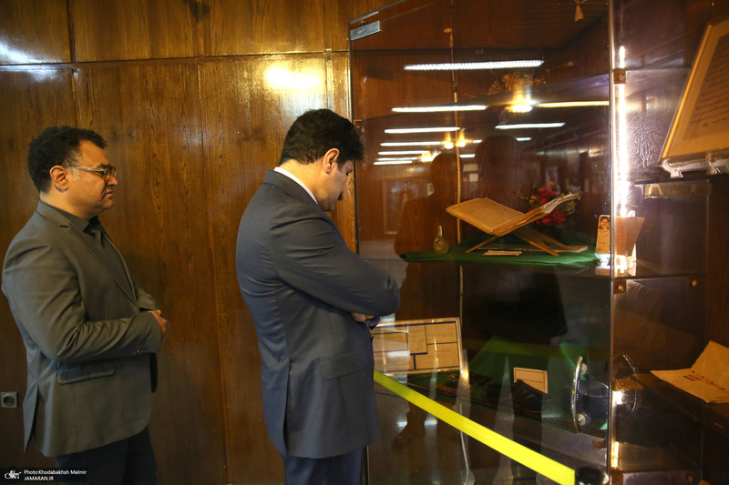 بازدید عبدالکریم حسین‌زاده، معاون امور توسعه روستایی و مناطق محروم کشور  از بیت امام خمینی (س) در جماران