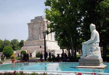 آرامگاه فردوسی گلباران شد