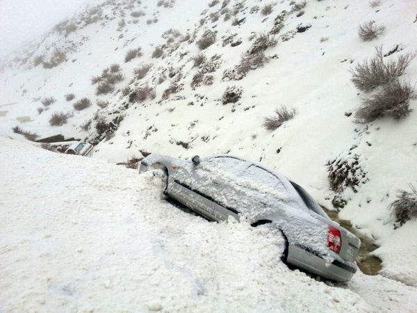 رهاسازی ۱۲۶ خودروی گرفتار در برف های اندیکا   اسکان اضطراری ۵۳ مسافر در پایگاه امدادی تاراز