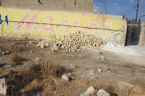 جویندگان گنج گورستان قاجاری را زیر و رو کرده‌اند