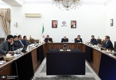 عارف:‌ کشور باید به وضعیتی پایدار در صنعت نساجی برسد/ موانع زنجیره تولید صنعت نساجی رفع شود/ دولت مخالف واردات بی رویه صنعت نساجی است - موافقت معاون اول رئیس‌جمهور با تشکیل کارگروهی برای بررسی و تصمیم‌گیری برای رفع مشکلات صنعت نساجی 