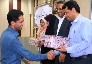 120نفر ازتلاشگران عرصه بهداشت و سلامت در مدارس رودان تجلیل شدند