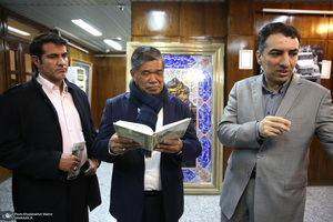 بازدید محمد بن سیو وزیر کشاورزی  و امنیت غذایی کشور مالزی از  بیت امام خمینی (س) در جماران