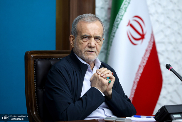 نشست پزشکیان با شهرداران کلان‌شهرها/ رئیس‌جمهور: اگر همه با هم باشیم، آمریکا نمی‌تواند در برابر ما کاری از پیش ببرد/ شهرداری‌ها برای ارتقای خدمات خود برنامه تهیه کنند تا اختیارات آنها در چارچوب آن افزایش یابد