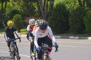 مسابقات  دوچرخه سواری قهرمانی کشور جاده بانوان در حرم مطهر امام خمینی(س)