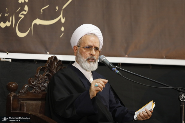 امام جمعه قم: مردم نسبت به پاسداشت ترویج حجاب و عفاف حساسیت ویژه داشته باشند/ عبور از خطوط قرمز الهی پیامد‌های جبران‌ناپذیری به دنبال خواهد داشت/ امروز آمریکا و اروپا از ما می‌خواهند در برابر رژیم صهیونیستی تسلیم شویم