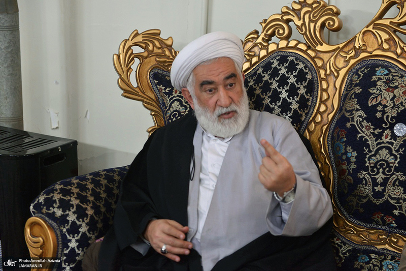 حضور رییس دفتر تولیت حرم مطهر حضرت امام خمینى(س) در منزل مرحوم ابوالفضل چزانی