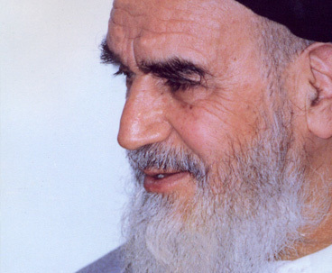الإمام الخمینی حاضراً فی قلوب الشباب