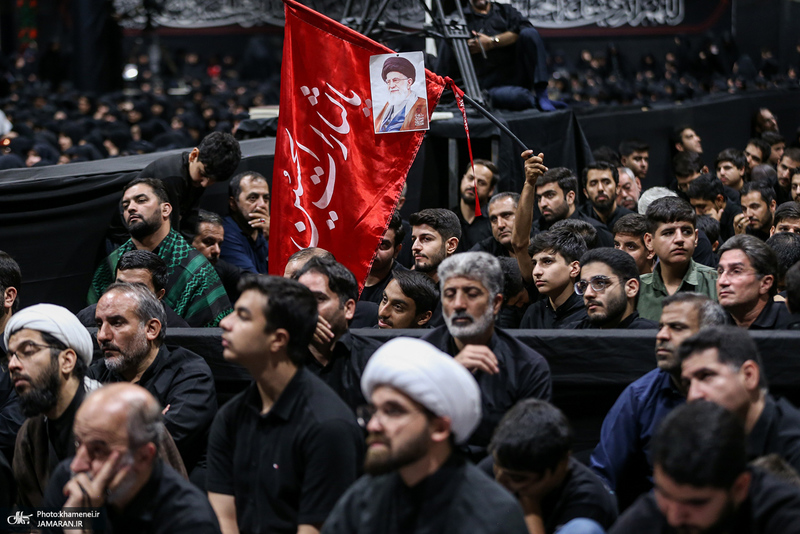 اولین شب مراسم عزاداری ماه محرم در جوار محل عروج ملکوتی قائد شهید انقلاب