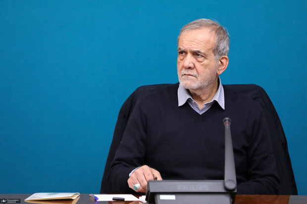 یک استاد دانشگاه به پزشکیان: کاش بودجه صداوسیما را 50 درصد کم می‌کردید / تیم قبل از شما، یک تیم دسته دو بود که بنابر ملاحظاتی وارد لیگ برتر شده بود؛ الان هافبک و دفاع و دروازه‌بان شما، از رزرو‌های تیم قبل هستند + فیلم