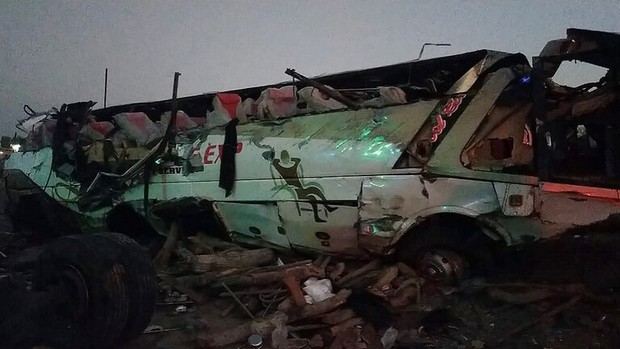 سقوط و انفجار مرگبار یک اتوبوس در پاکستان؛40 نفر کشته شدند