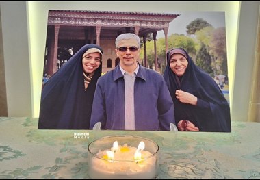 قابی جدید از شهید سردار محمد باقری به همراه همسر و دخترش