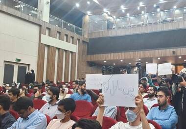 تشویق عادل فردوسی پور در حضور رئیس سازمان صداوسیما

