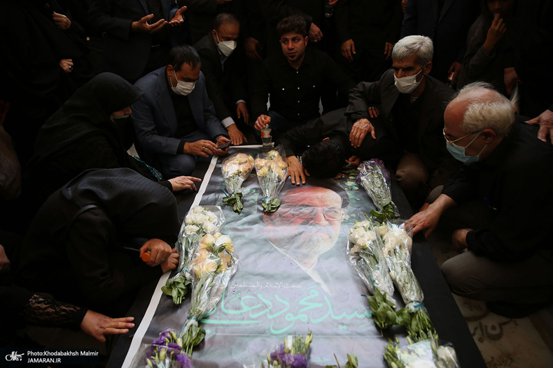 خاکسپاری پیکر حجت الاسلام و المسلمین سید محمود دعایی در حرم امام خمینی (س)