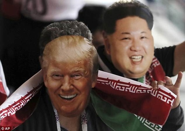 شوخی هواداران تیم ملی با ترامپ و پوتین! + عکس
